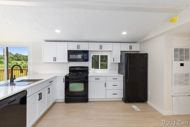 1595 N County Line Road, Belvidere Twp, MI 48886
