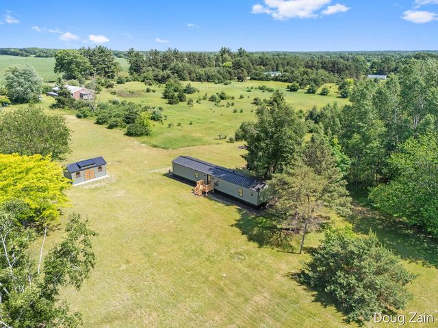 1595 N County Line Road, Belvidere Twp, MI 48886