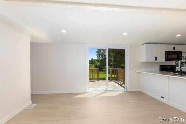 1595 N County Line Road, Belvidere Twp, MI 48886