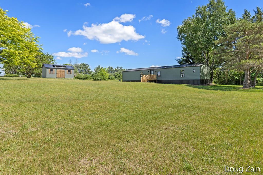 1595 N County Line Road, Belvidere Twp, MI 48886