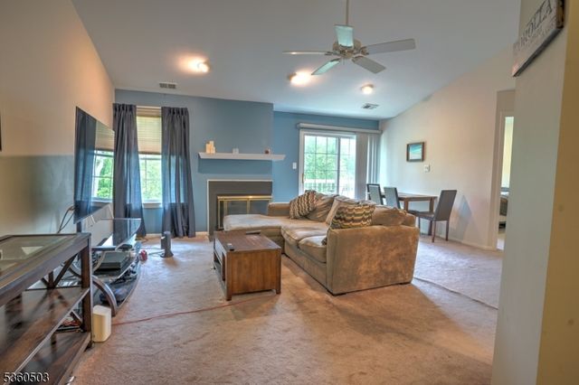 304 Trinity Ct 11, West Windsor Twp., NJ 08540