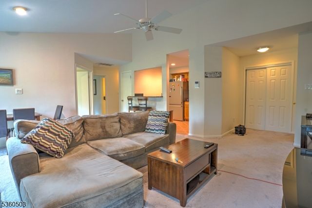 304 Trinity Ct 11, West Windsor Twp., NJ 08540