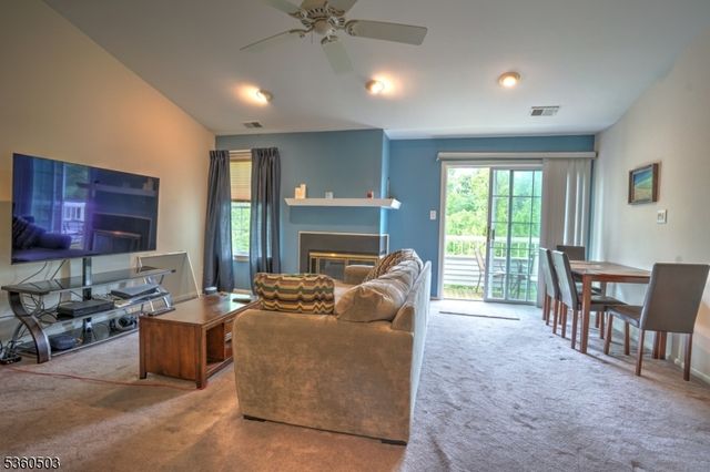 304 Trinity Ct 11, West Windsor Twp., NJ 08540