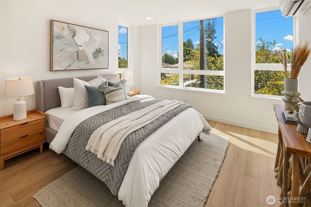 2530 30th Avenue W, Seattle, WA 98199