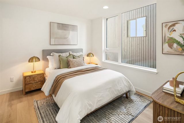 2530 30th Avenue W, Seattle, WA 98199