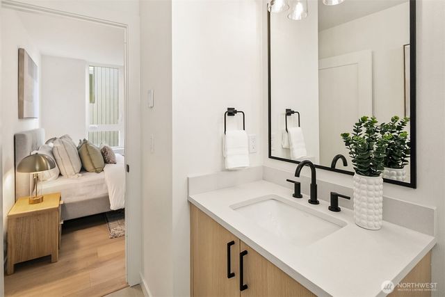 2530 30th Avenue W, Seattle, WA 98199