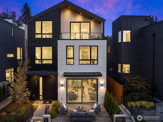 2530 30th Avenue W, Seattle, WA 98199