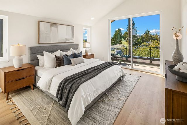 2530 30th Avenue W, Seattle, WA 98199