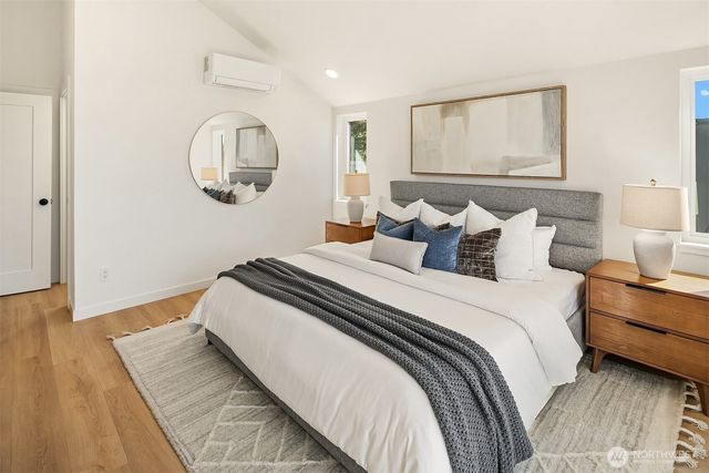 2530 30th Avenue W, Seattle, WA 98199