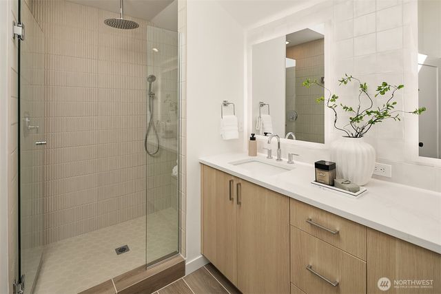 2530 30th Avenue W, Seattle, WA 98199