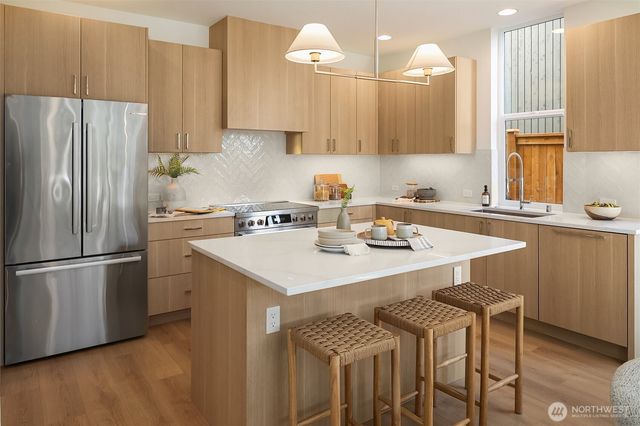 2530 30th Avenue W, Seattle, WA 98199