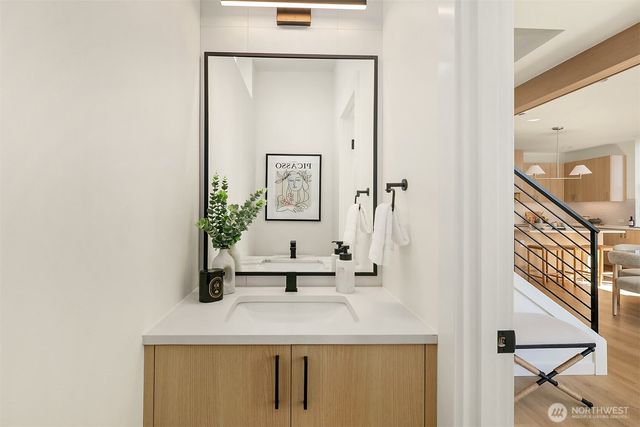 2530 30th Avenue W, Seattle, WA 98199