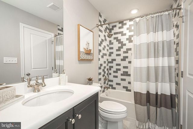 1114 WEBB DR, Perkasie, PA 18944