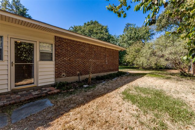 605 S Ravinia Drive, Dallas, TX 75211