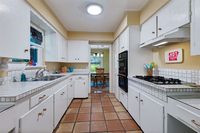 605 S Ravinia Drive, Dallas, TX 75211