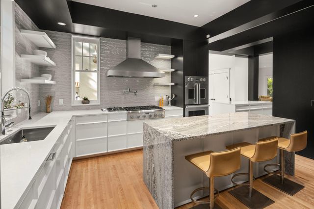 2700 W Lake Of The Isles Parkway, Minneapolis, MN 55416