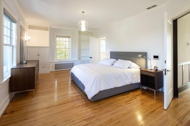 2700 W Lake Of The Isles Parkway, Minneapolis, MN 55416