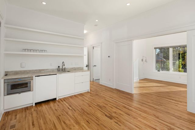 2700 W Lake Of The Isles Parkway, Minneapolis, MN 55416