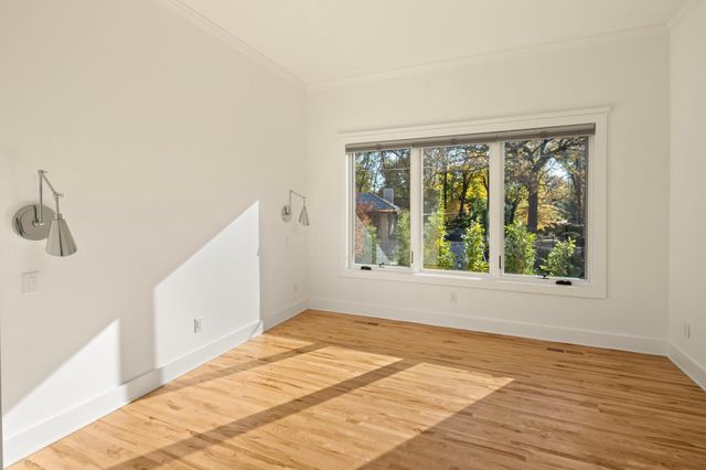 2700 W Lake Of The Isles Parkway, Minneapolis, MN 55416