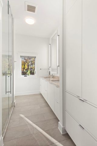 2700 W Lake Of The Isles Parkway, Minneapolis, MN 55416