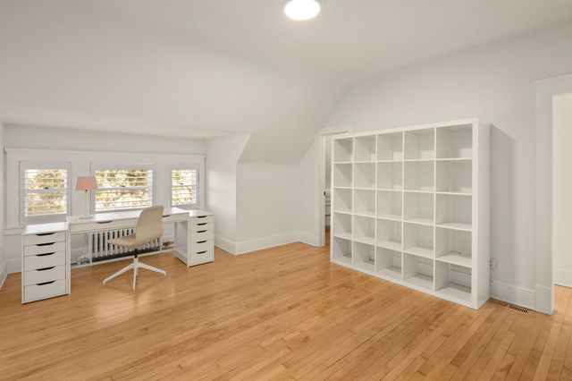 2700 W Lake Of The Isles Parkway, Minneapolis, MN 55416