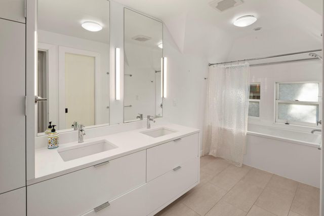 2700 W Lake Of The Isles Parkway, Minneapolis, MN 55416