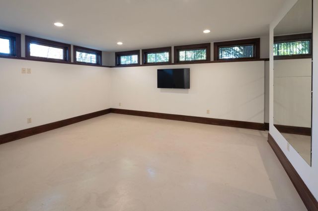 2700 W Lake Of The Isles Parkway, Minneapolis, MN 55416