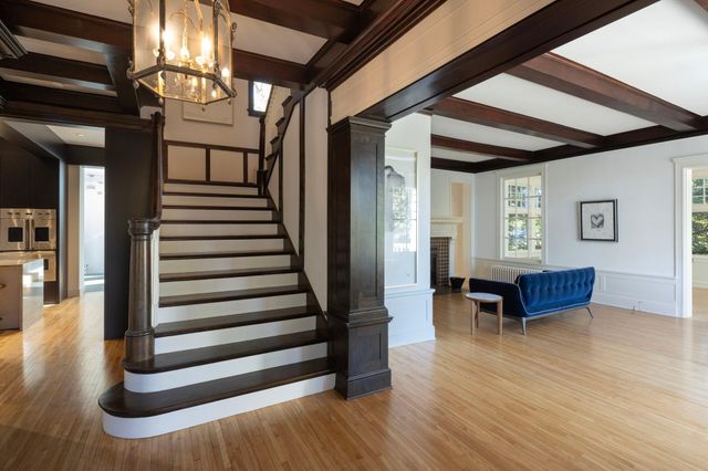 2700 W Lake Of The Isles Parkway, Minneapolis, MN 55416