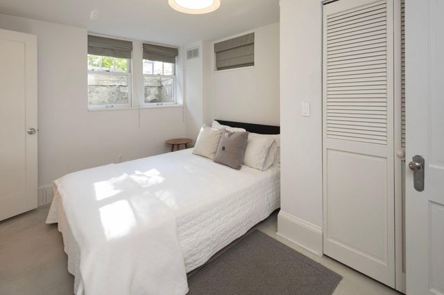 2700 W Lake Of The Isles Parkway, Minneapolis, MN 55416