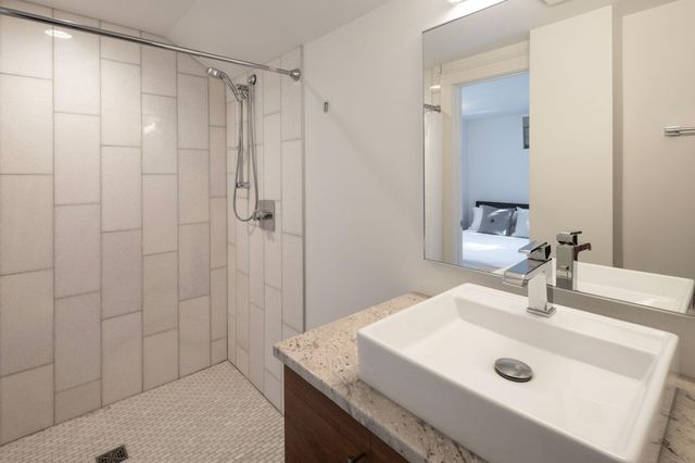 2700 W Lake Of The Isles Parkway, Minneapolis, MN 55416