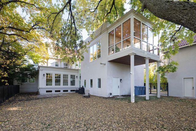 2700 W Lake Of The Isles Parkway, Minneapolis, MN 55416