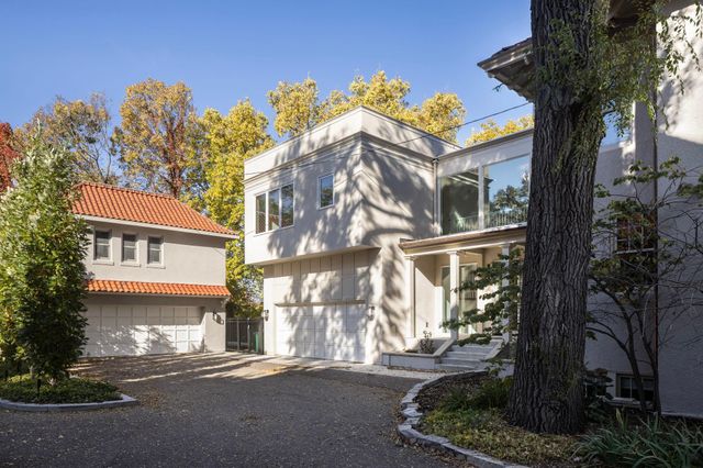 2700 W Lake Of The Isles Parkway, Minneapolis, MN 55416