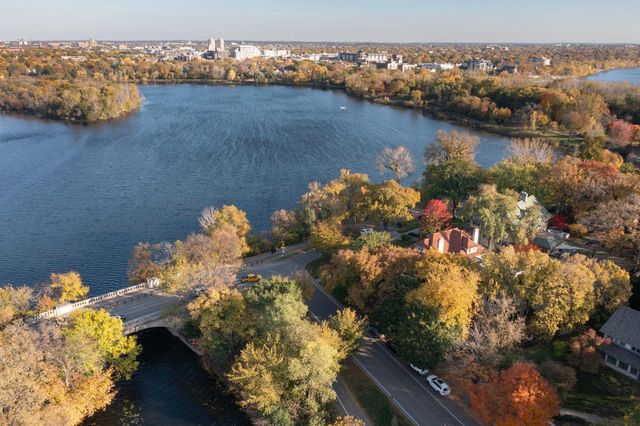 2700 W Lake Of The Isles Parkway, Minneapolis, MN 55416