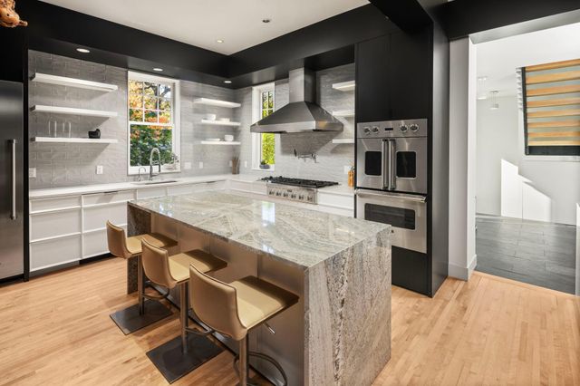 2700 W Lake Of The Isles Parkway, Minneapolis, MN 55416