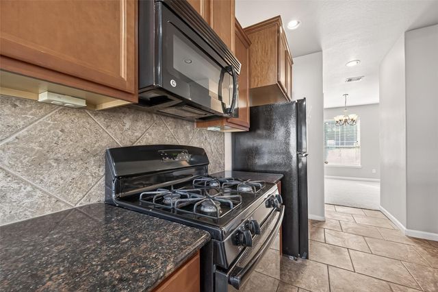 3111 Cambridge Falls Drive, Fresno, TX 77545