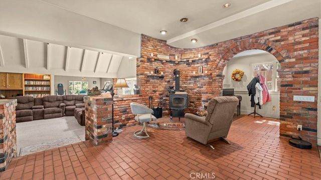 5998 Pine Avenue, Angelus Oaks, CA 92305