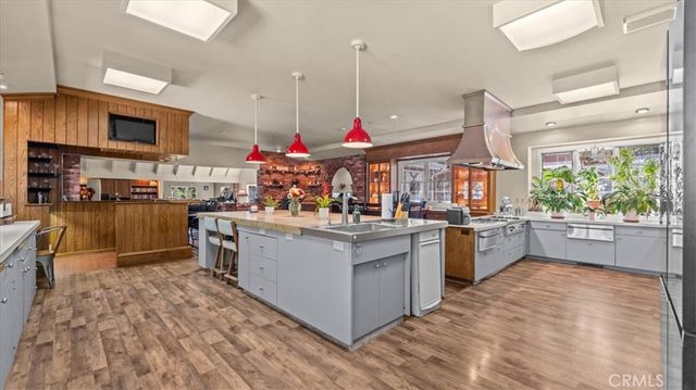 5998 Pine Avenue, Angelus Oaks, CA 92305
