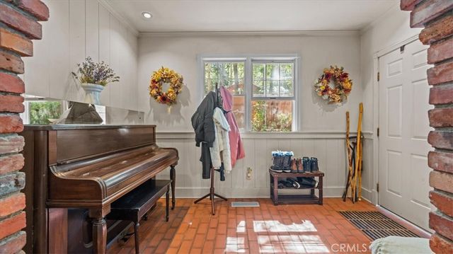 5998 Pine Avenue, Angelus Oaks, CA 92305