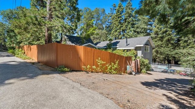 5998 Pine Avenue, Angelus Oaks, CA 92305