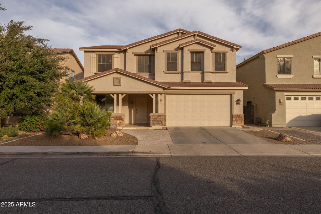 28305 N DESERT NATIVE Street, San Tan Valley, AZ 85143