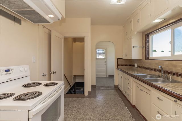 617 Burnett Avenue S, Renton, WA 98057