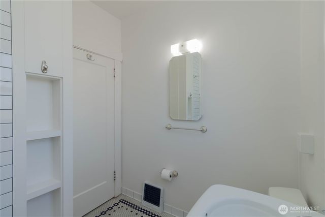 617 Burnett Avenue S, Renton, WA 98057