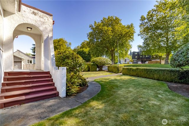 617 Burnett Avenue S, Renton, WA 98057