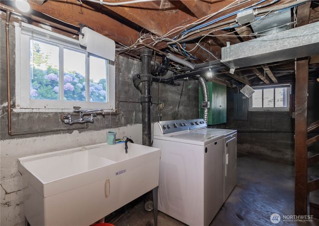617 Burnett Avenue S, Renton, WA 98057
