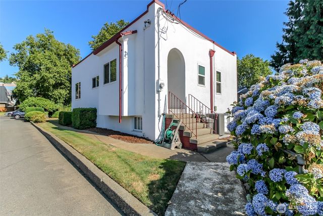 617 Burnett Avenue S, Renton, WA 98057