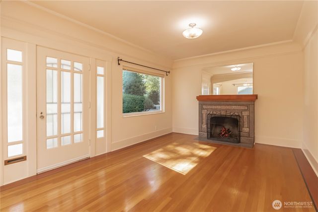 617 Burnett Avenue S, Renton, WA 98057