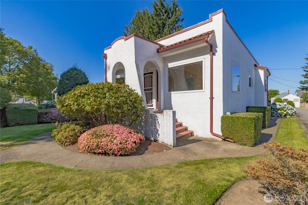617 Burnett Avenue S, Renton, WA 98057