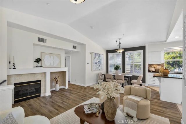 2212 Crescent Oak, Irvine, CA 92618