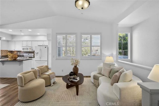 2212 Crescent Oak, Irvine, CA 92618