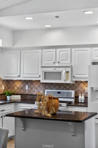 2212 Crescent Oak, Irvine, CA 92618